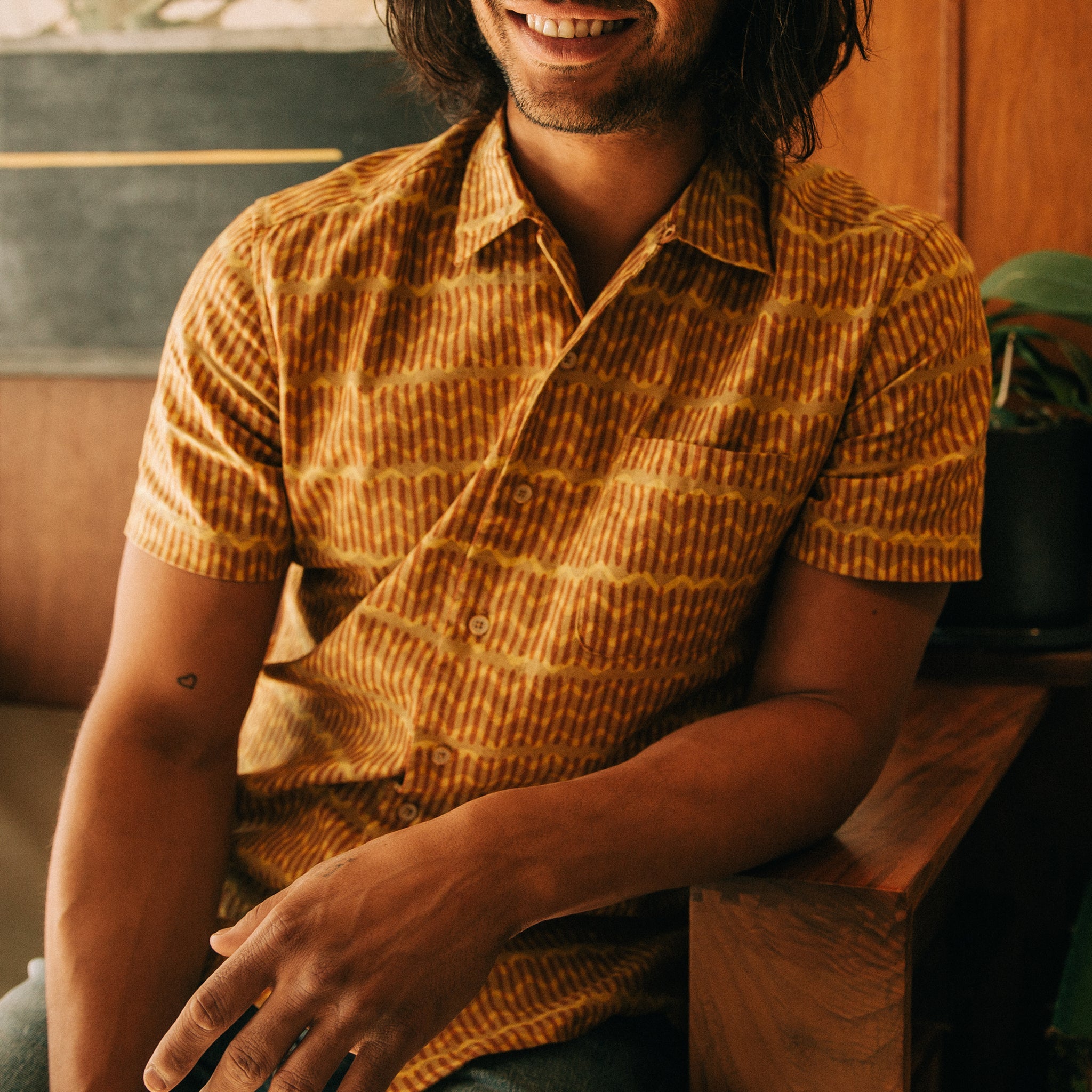 Gold Wave Short Sleeve Shirt V109623
