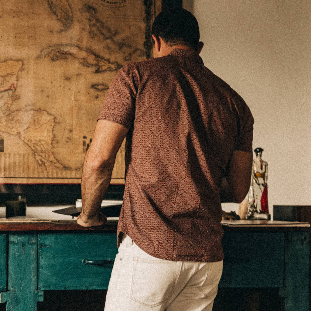 The Short Sleeve Hawthorne in Burgundy Trellis
