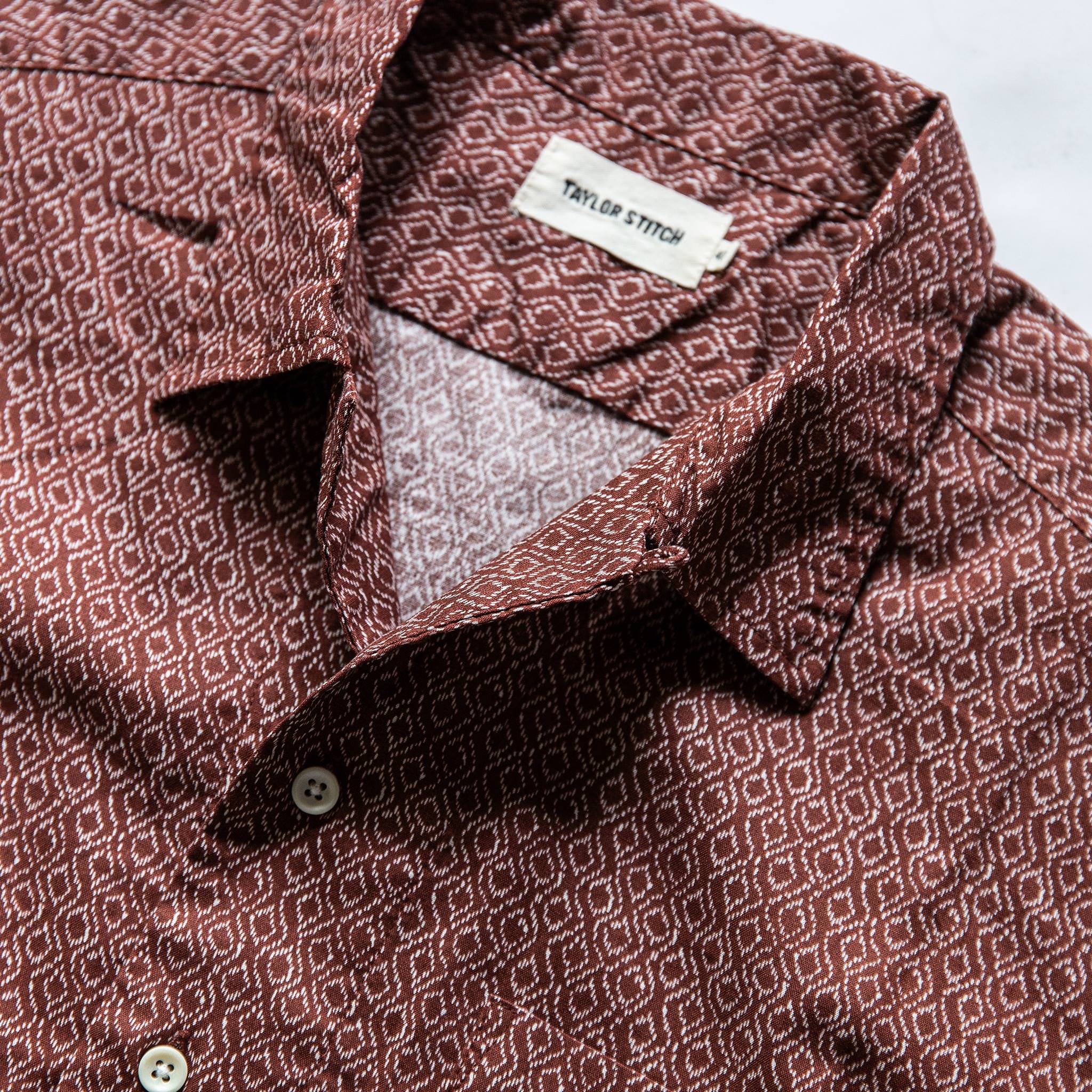 The Short Sleeve Hawthorne in Burgundy Trellis
