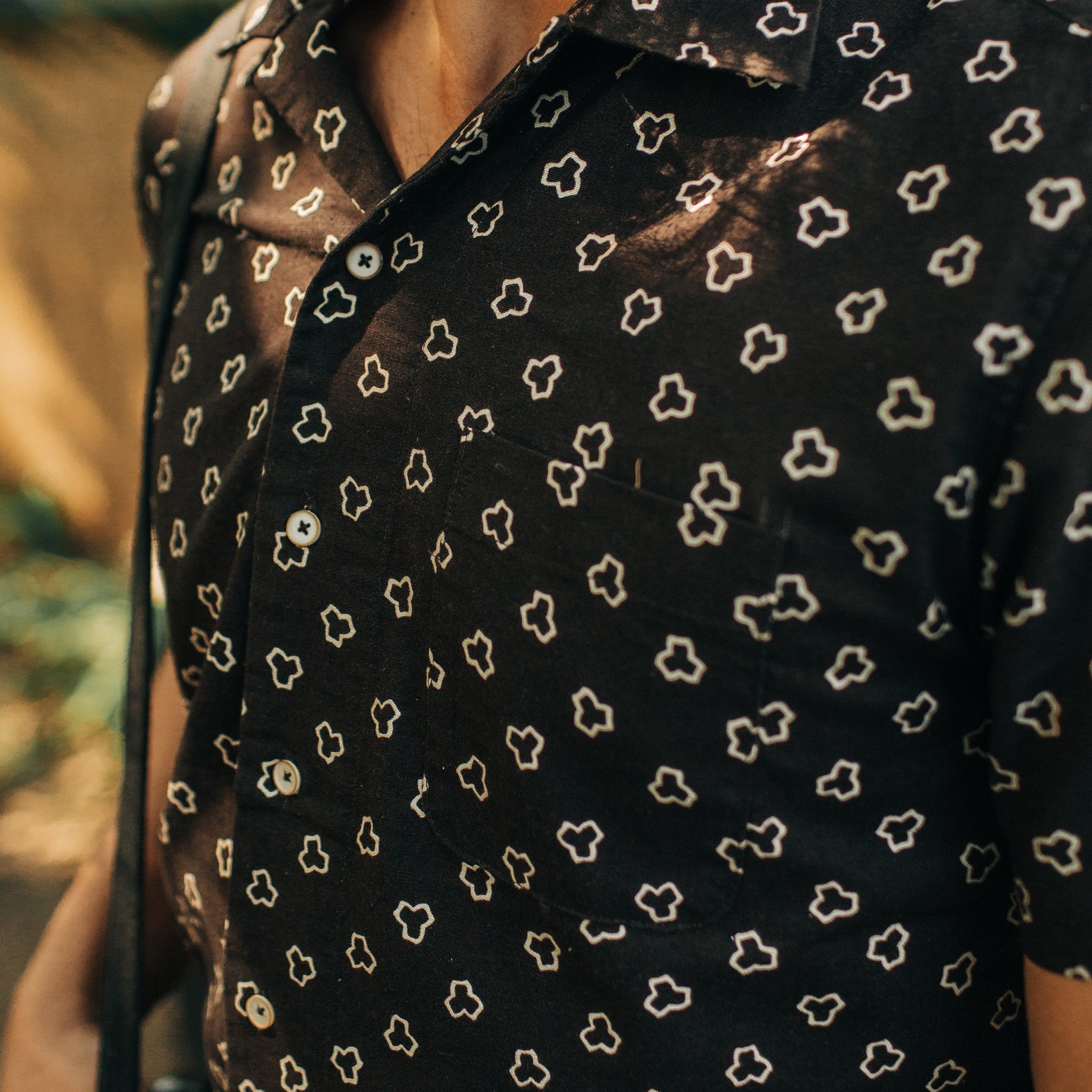 The Short Sleeve Hawthorne in Espresso Geo