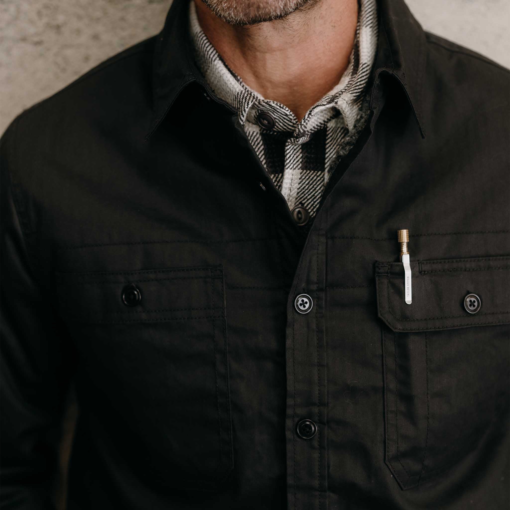 Jacket in Coal Dry Wax I80092